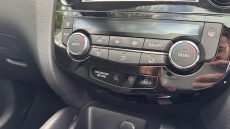 Nissan Qashqai 1.3 DiG-T N-Connecta 5dr Petrol Hatchback